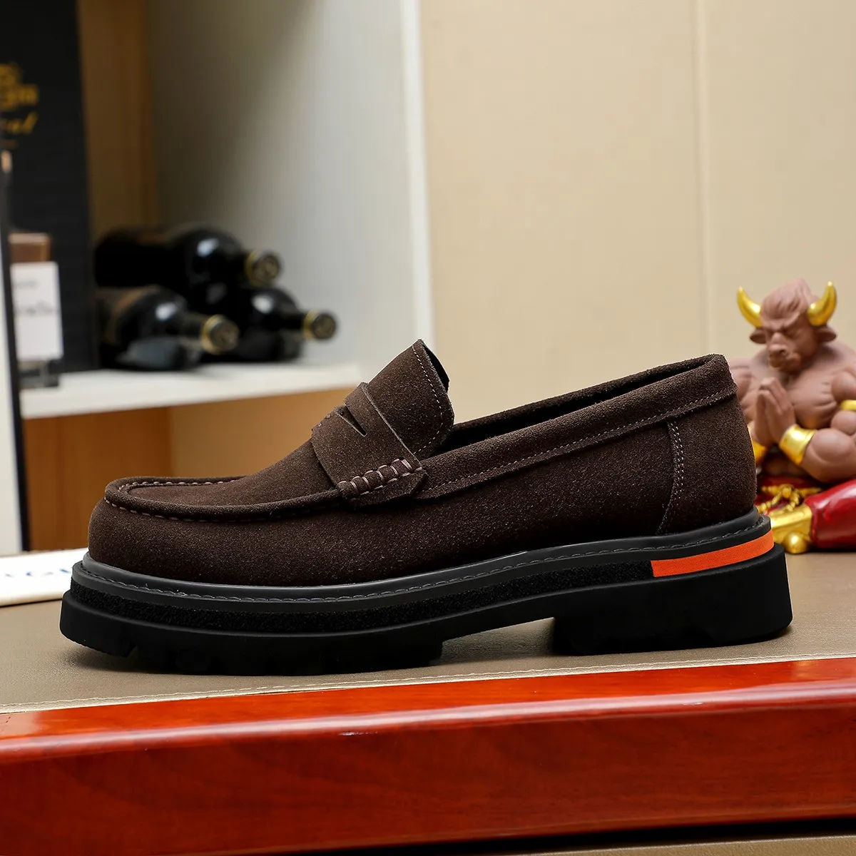 Men's shoes 💰660 💰 Louis Vuitton LV ® Autumn and Winter 🆕 models 🔛Full shoe counter First layer cowhide, 🐂Leather lined casual shoes for men, super soft outsole, essential for driving. Counter synchronization Original first layer cowhide Completely 1:1 mold customization 🌹Top version, 2 colors available! Number: 38-45 (37.46. Customized)